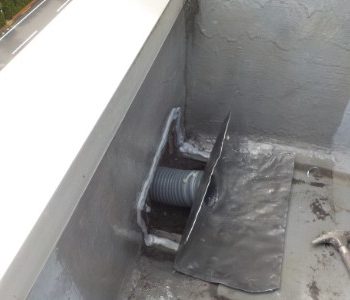 倉庫の雨漏りの原因だった屋上の排水管を防水処理　岸和田市　Ｈ倉庫