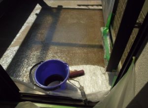 ひび割れたベランダ床の防水をあと10年以上使えるよう補修工事　泉大津市