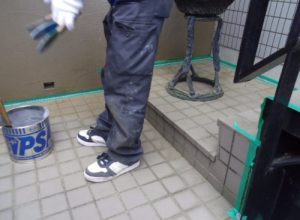 タイル貼りの外階段を補修(シーリング打替え)して水漏れを解消　大阪市東住吉区