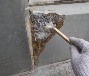 フェンスの基礎部分が割れている～クラック補修と防水～　兵庫県西宮市のマンション