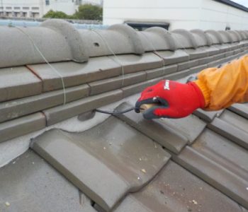 台風の後の屋根補修～アンテナ撤去・傷んだ瓦と漆喰の補修工事～　大阪市大正区