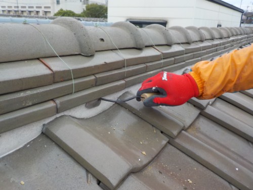 台風の後の屋根補修～アンテナ撤去・傷んだ瓦と漆喰の補修工事～　大阪市大正区