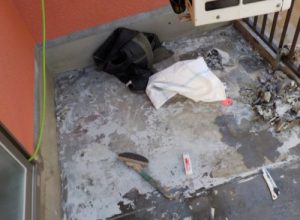 傷んだベランダ床6㎡をウレタン防水に塗り替えて雨漏り解消　大阪市生野区