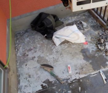 傷んだベランダ床6㎡をウレタン防水に塗り替えて雨漏り解消　大阪市生野区