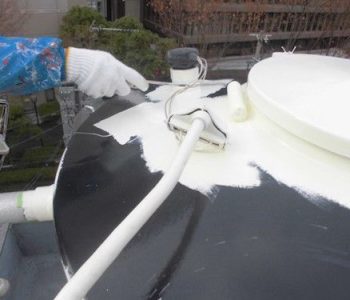 ビル屋上の貯水タンクの塗装と雨漏り工事　大阪市北区