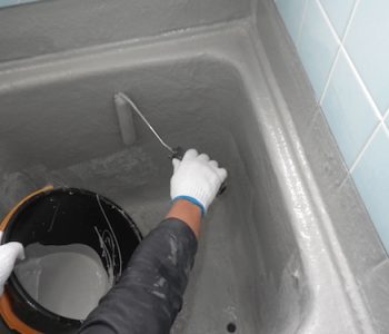 破損した浴槽を防水補修して階下への水漏れを解消　大阪市都島区