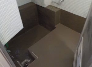 マンション浴室から階下に水漏れ｜お風呂に適した防水にやり替え工事で水漏れ解消　兵庫県芦屋市