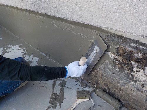 屋上の雨漏り調査と防水工事｜セットバック建築ビルの外壁老朽化が原因　大阪府岸和田市