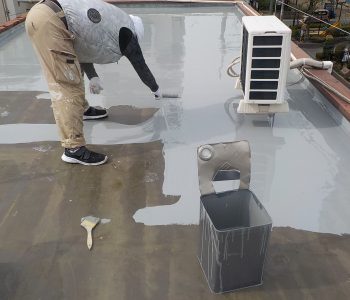一般家庭のバルコニーと屋上をウレタン塗膜防水工事した事例　大阪市阿倍野区