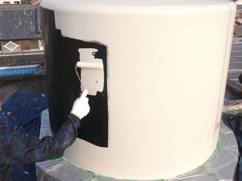 棟屋のタンクの破損を補修して防水塗装 | 羽曳野市・築40年のマンション