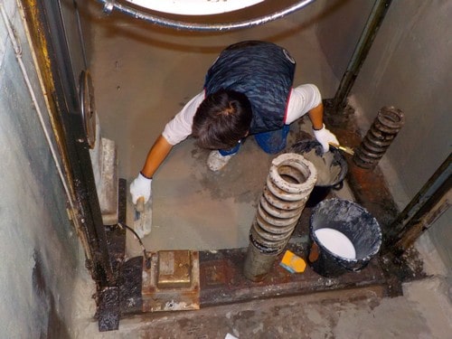 エレベーターピットに水が溜まる！止水処理・防水塗装で溜水を解決　大阪市都島区