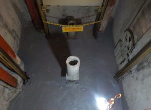 旅館のエレベーターピットの防水工事 | 3日間で水漏れ改善　明石市