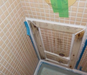 下の階への水漏れを防ぎたい！お風呂のシーリングを交換して対策　福島区の集合住宅