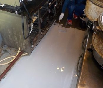 厨房床の防水工事 | 兵庫県尼崎市の飲食店の事例