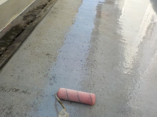 ベランダの床が剥がれて不安！FRP樹脂・トップコートの重ね塗りで解消　松原市