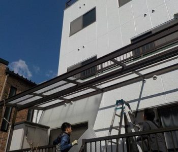 台風で飛んだテラスの波板を割れにくいポリカ板に張り替え　神戸市東灘区
