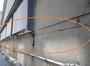 雨漏りが再発！外壁のクラック（ひび割れ）を予算内で直す部分補修・防水工事　大阪市平野区