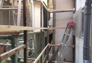 雨漏りする外壁の補修・塗装工事！DIYで作った物置の波板を張り替え　奈良市