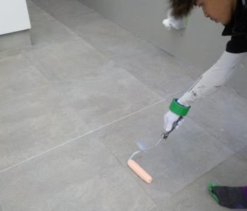 築5年なのに漏水が発生！RC造2階建のバルコニーの床や外壁一部へのクリアー防水で解決　芦屋市