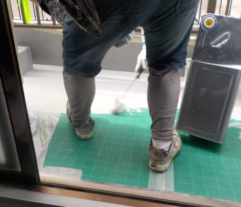 社屋バルコニーの防水工事（通気緩衝工法）！狭く入り組んだ場所でも綺麗に仕上げる　大阪市平野区