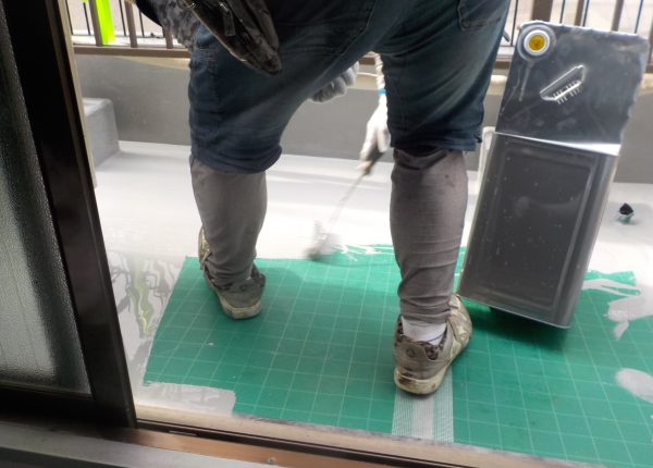 社屋バルコニーの防水工事(通気緩衝工法)!狭く入り組んだ場所でも綺麗に仕上げる 大阪市平野区