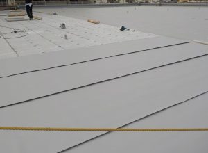 約970㎡ビル屋上の塩ビシート機械固定防水工事！　大阪府高石市