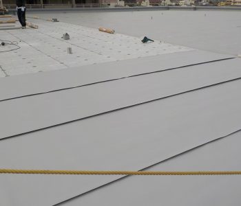 約970㎡ビル屋上の塩ビシート機械固定防水工事！　大阪府高石市