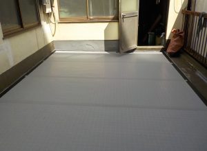 築50年補修歴なしのビルのバルコニー！手すり内部にも防水材を注入して防水対策　大阪市阿倍野区