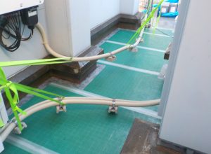 築35年8階建てビルの最上階から漏水！屋上や塔屋をウレタン塗膜防水通気緩衝工法による防水工事　大阪市住之江区