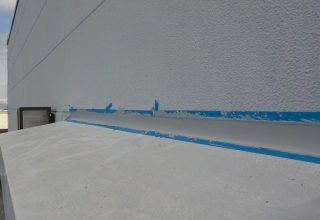 築35年8階建てビルの最上階から漏水！出窓やパラペットを補修　大阪市住之江区