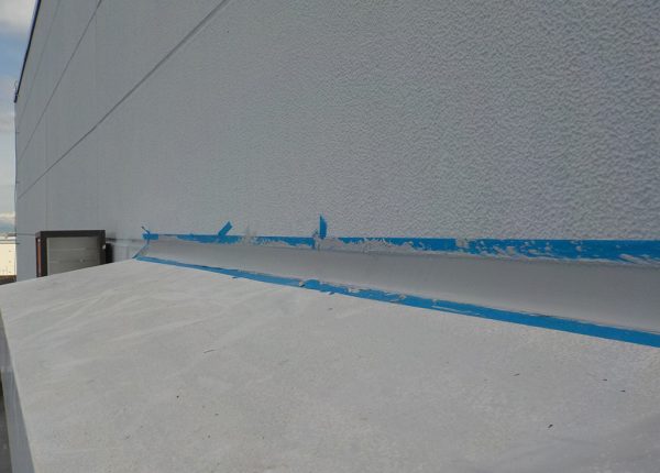 築35年8階建てビルの最上階から漏水!出窓やパラペットを補修 大阪市住之江区