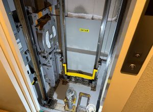 エレベーターピット内で少量の漏水！早期対策でコストを抑える　京都市山科区