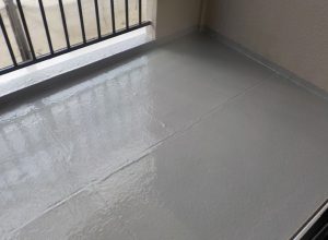 築50年の鉄骨3階建てベランダ破損による雨漏り！ご希望によりFRP防水を施工　大阪市浪速区