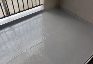 築50年の鉄骨3階建てベランダ破損による雨漏り！ご希望によりFRP防水を施工　大阪市浪速区