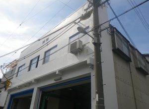 鉄骨2階建倉庫の外壁塗装！防水屋は下地に力を入れて長持ちさせる　大阪市東成区