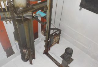 商業施設の業務用エレベーターピット内に漏水！ポンプ車や注入材で対策　大阪市平野区