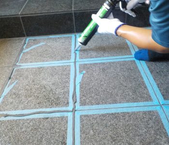 木造2階建て・2階浴室の水漏れが7万円で解決！100万円超の提案を回避したシーリング工事事例　大阪市東住吉区